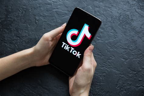 Tik Tok Magic Revealed: Insights from Top Creators on How to Stand Out in the Crowd